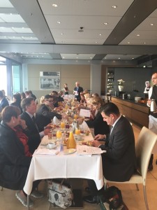 Eingeladen zum parlamentarischen Frühstück hatte die Deutsche Akademie für Kinder- und Jugendmedizin e.V. (DAKJ).